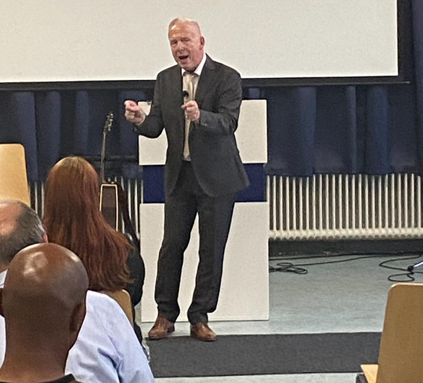 Speciale diensten met Evangelist Ben Dekker bij Evangelie Gemeente De Deur